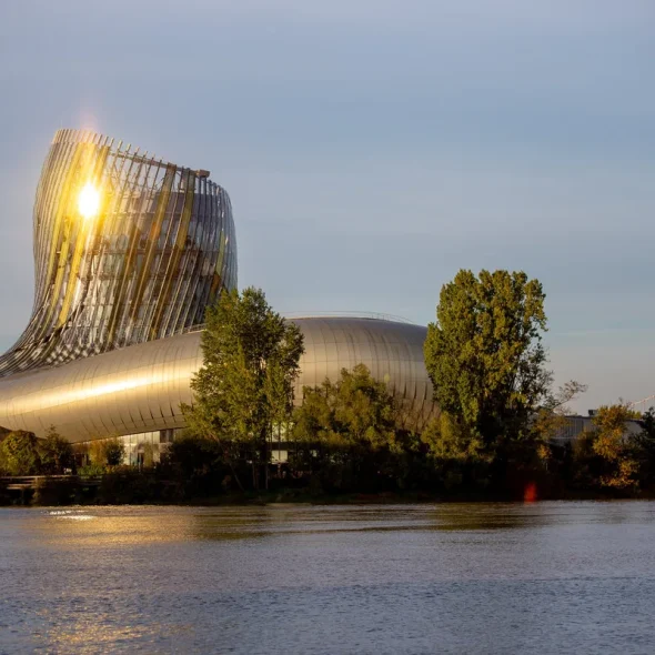 10 bonnes raisons d’aller visiter la Cité du Vin