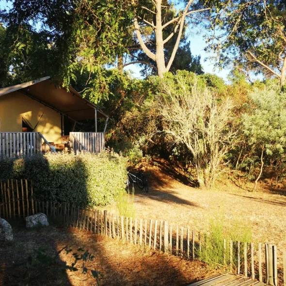 Campings avec hébergements insolites